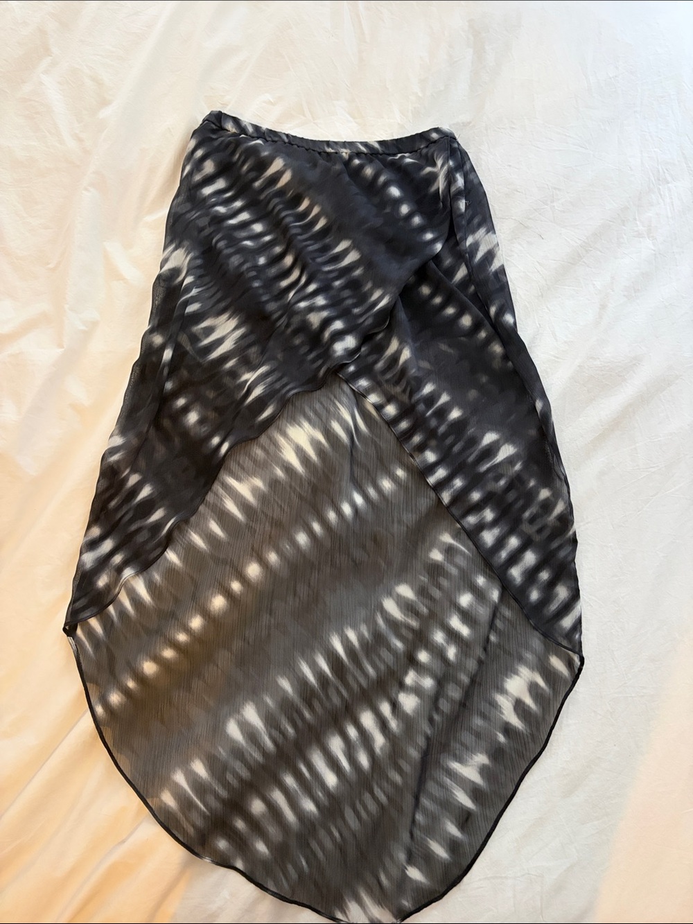 Express Black & Gray Abstract Print High-Low Skirt Size Medium